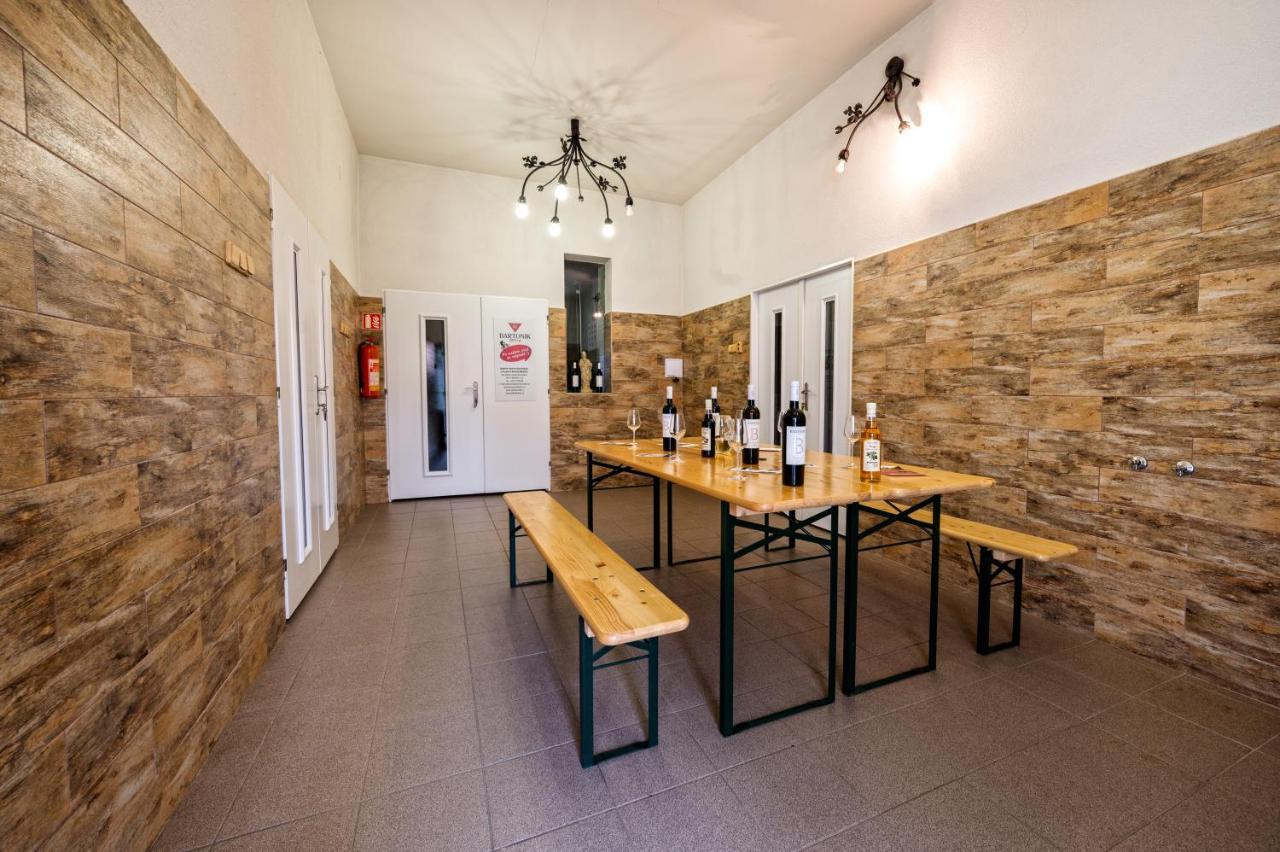 Penzion U Kostela Mikulčice Buitenkant foto