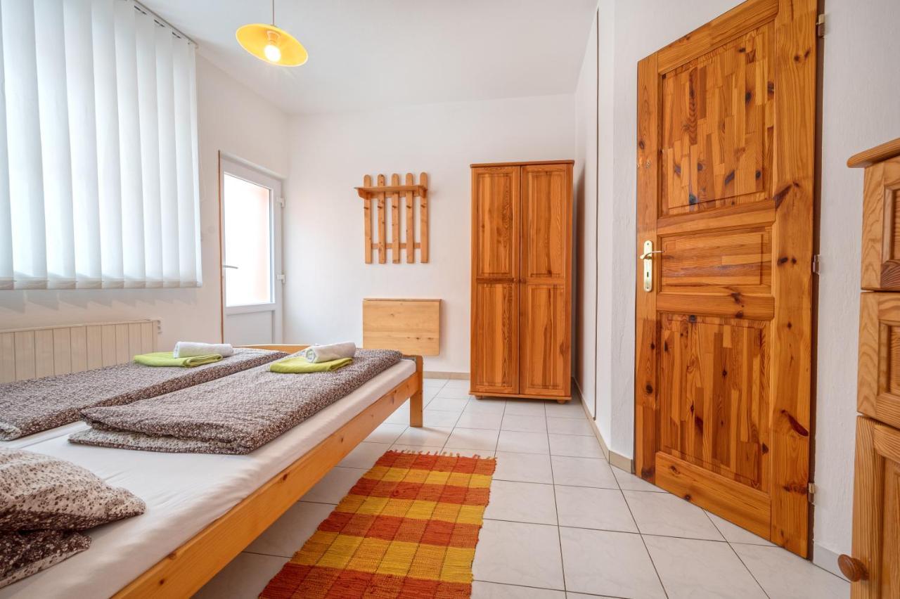 Penzion U Kostela Mikulčice Buitenkant foto
