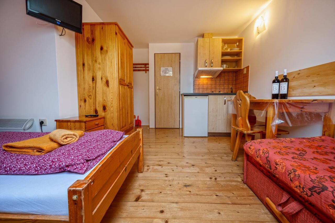 Penzion U Kostela Mikulčice Buitenkant foto