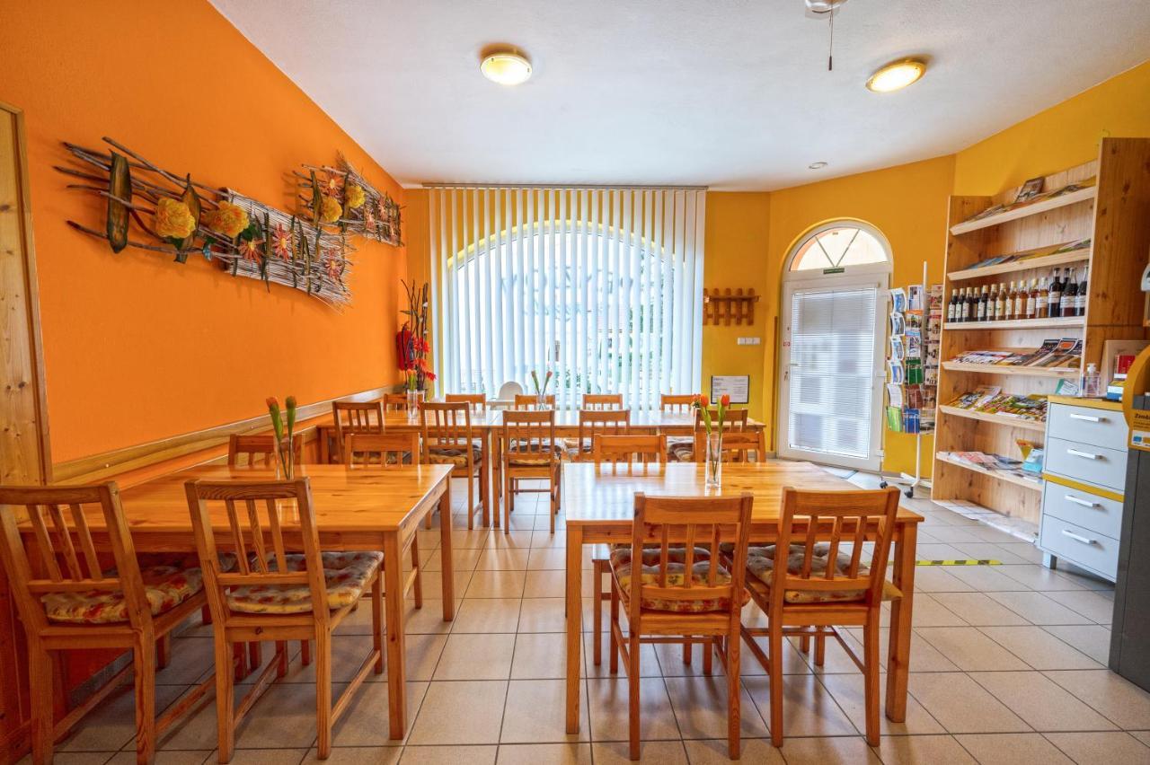 Penzion U Kostela Mikulčice Buitenkant foto